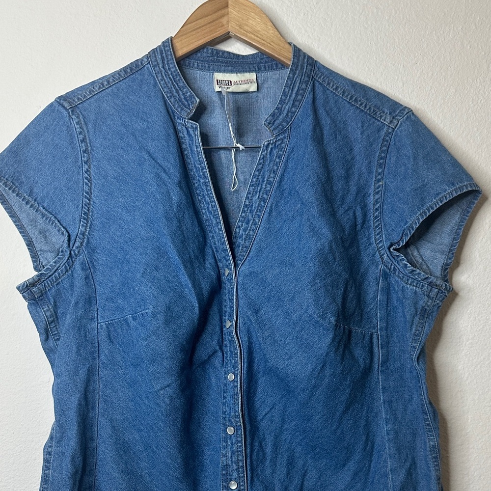 Vintage Faded Glory Medium Blue Denim Pearl Snap-Front Top 22” P2P (flat)
